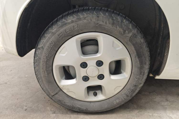 Used Roewe Clever 2021 302 km New Four-Seater Super-Efficient Version Right Rear Wheel Hub