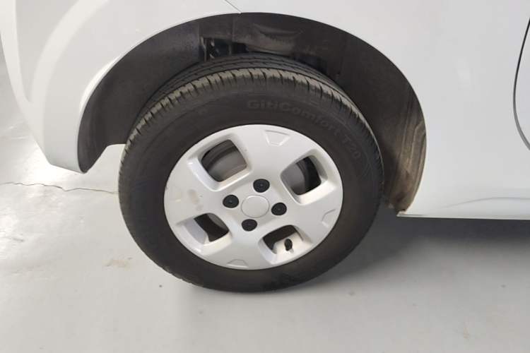 Used Roewe Clever 2021 302 km New Four-Seater Super-Efficient Version Right Rear Wheel Hub