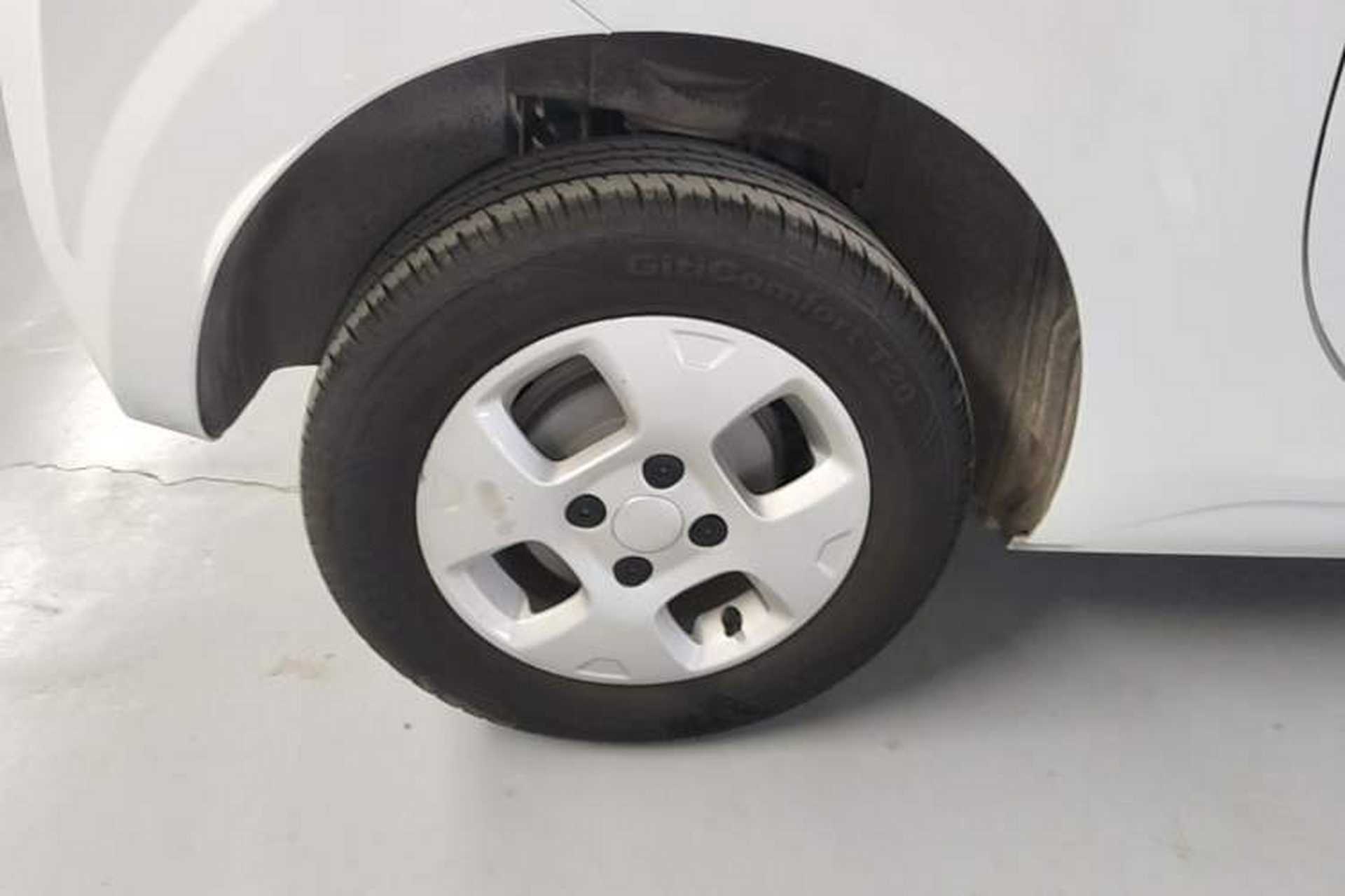 Used Roewe Clever 2021 302 km New Four-Seater Super-Efficient Version Right Rear Wheel Hub