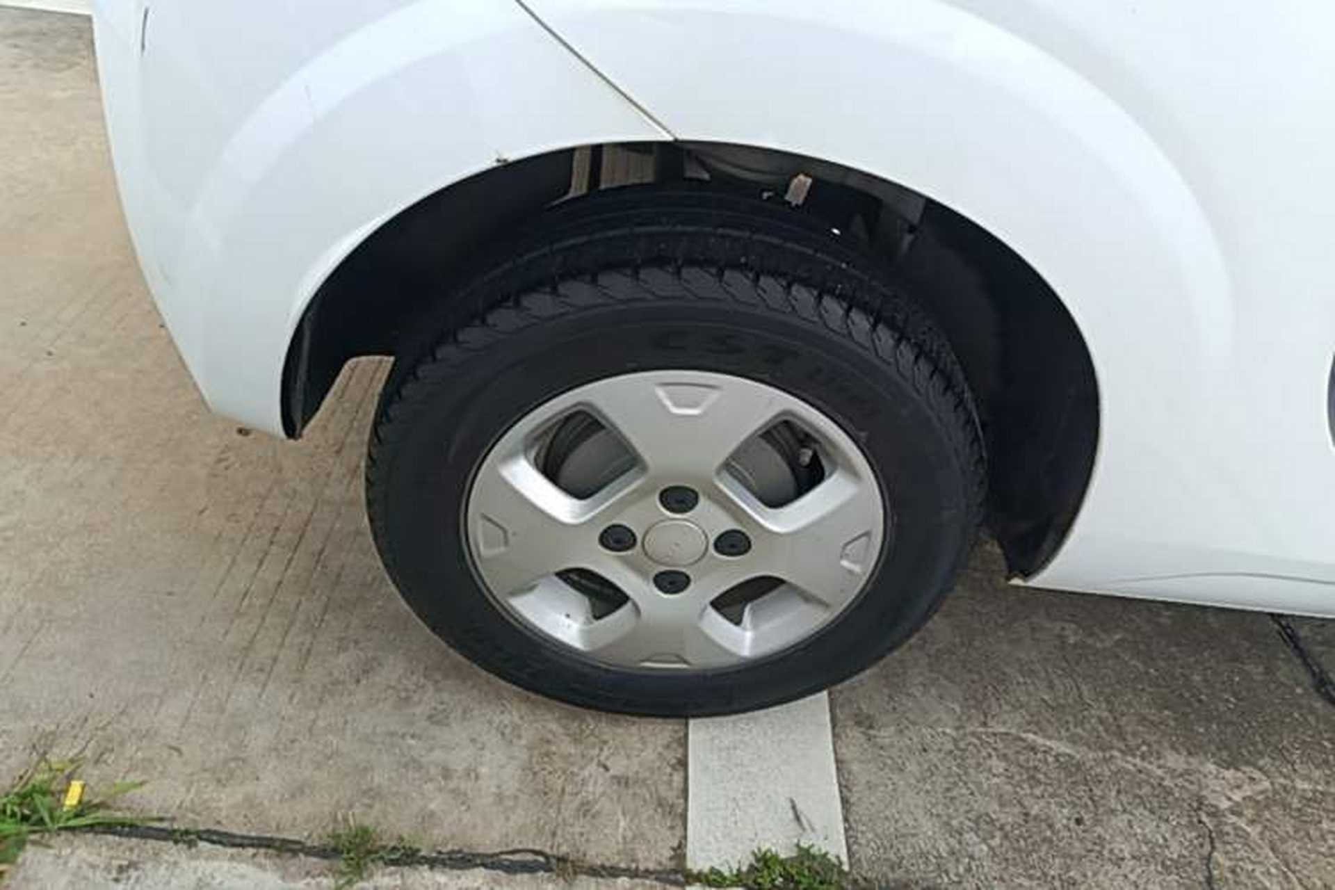 Used Roewe Clever 2021 302 km New Four-Seater Super-Efficient Version Right Rear Wheel Hub