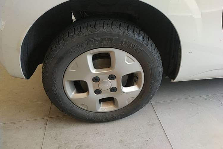 Used Roewe Clever 2021 302 km New Four-Seater Super-Efficient Version Right Rear Wheel Hub