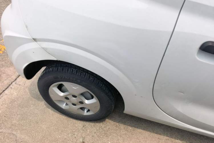 Used Roewe Clever 2021 302 km New Four-Seater Super-Efficient Version Right Rear Wheel Hub