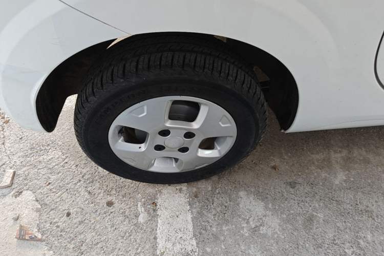 Used Roewe Clever 2021 302 km New Four-Seater Super-Efficient Version Right Rear Wheel Hub