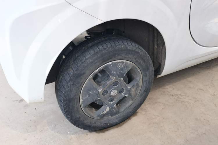 Used Roewe Clever 2021 302 km New Four-Seater Super-Efficient Version Right Rear Wheel Hub