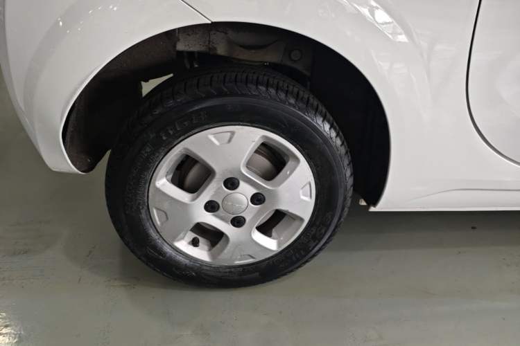 Used Roewe Clever 2021 302 km New Four-Seater Super-Efficient Version Right Rear Wheel Hub