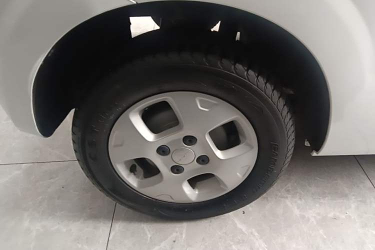 Used Roewe Clever 2021 302 km New Four-Seater Super-Efficient Version Right Rear Wheel Hub