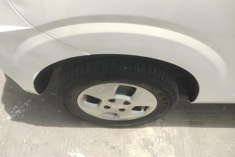 Used Roewe Clever 2021 302 km New Four-Seater Super-Efficient Version Right Rear Wheel Hub