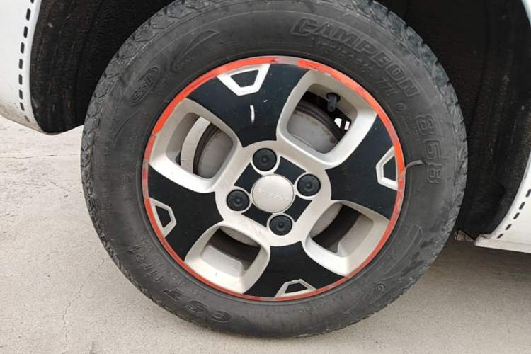 Used Roewe Clever 2021 302 km New Four-Seater Super-Efficient Version Right Rear Wheel Hub