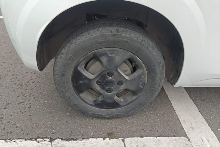 Used Roewe Clever 2021 302 km New Four-Seater Super-Efficient Version Right Rear Wheel Hub