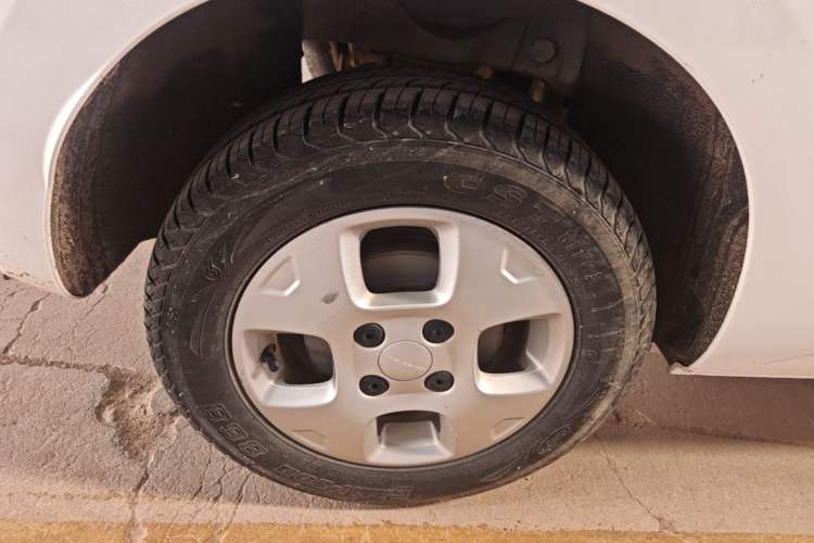 Used Roewe Clever 2021 302 km New Four-Seater Super-Efficient Version Right Rear Wheel Hub
