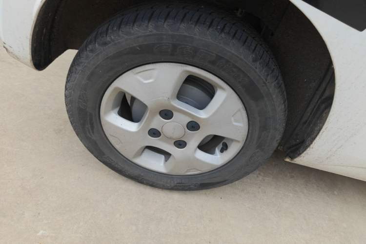 Used Roewe Clever 2021 302 km New Four-Seater Super-Efficient Version Right Rear Wheel Hub