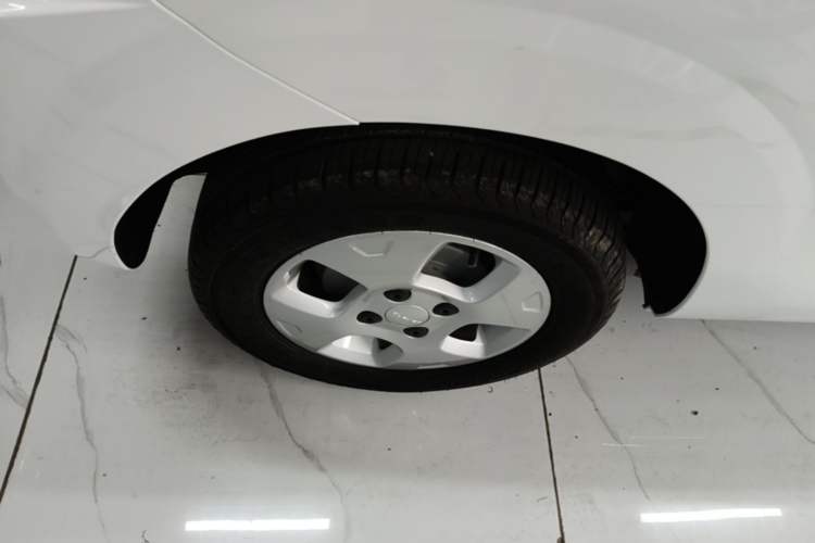 Used Roewe Clever 2021 302 km New Four-Seater Super-Efficient Version Right Rear Wheel Hub