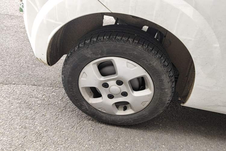 Used Roewe Clever 2021 302 km New Four-Seater Super-Efficient Version Right Rear Wheel Hub