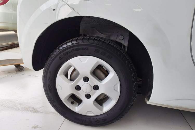 Used Roewe Clever 2021 302 km New Four-Seater Super-Efficient Version Right Rear Wheel Hub