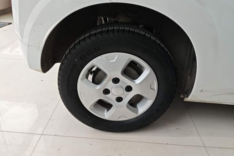 Used Roewe Clever 2021 302 km New Four-Seater Super-Efficient Version Right Rear Wheel Hub
