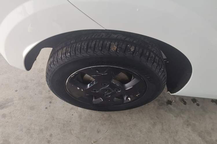 Used Roewe Clever 2021 302 km New Four-Seater Super-Efficient Version Right Rear Wheel Hub