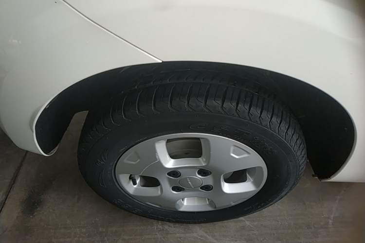 Used Roewe Clever 2021 302 km New Four-Seater Super-Efficient Version Right Rear Wheel Hub