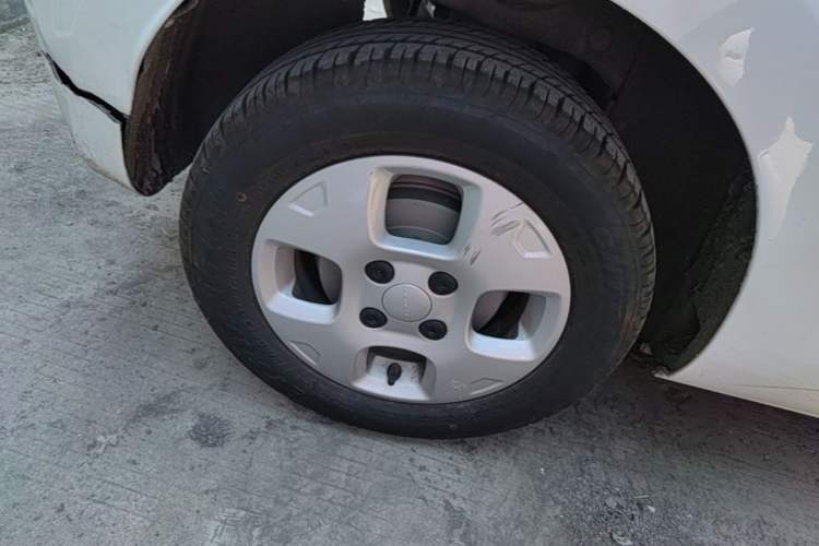 Used Roewe Clever 2021 302 km New Four-Seater Super-Efficient Version Right Rear Wheel Hub