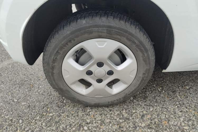 Used Roewe Clever 2021 302 km New Four-Seater Super-Efficient Version Right Rear Wheel Hub