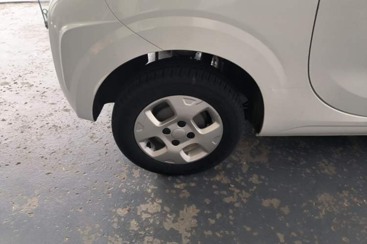 Used Roewe Clever 2021 302 km New Four-Seater Super-Efficient Version Right Rear Wheel Hub