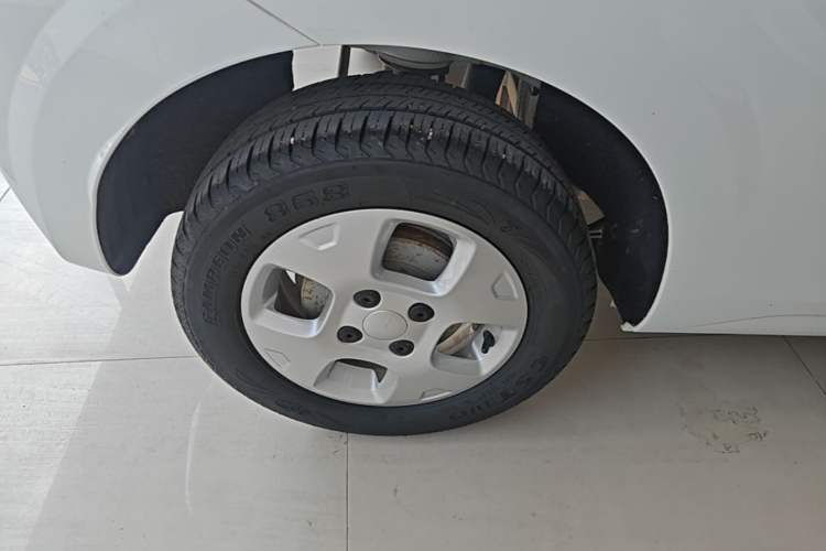 Used Roewe Clever 2021 302 km New Four-Seater Super-Efficient Version Right Rear Wheel Hub