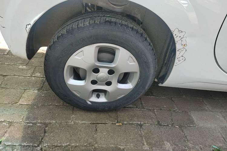 Used Roewe Clever 2021 302 km New Four-Seater Super-Efficient Version Right Rear Wheel Hub
