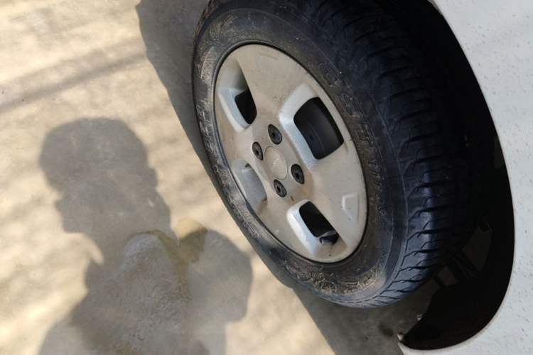 Used Roewe Clever 2021 302 km New Four-Seater Super-Efficient Version Right Rear Wheel Hub