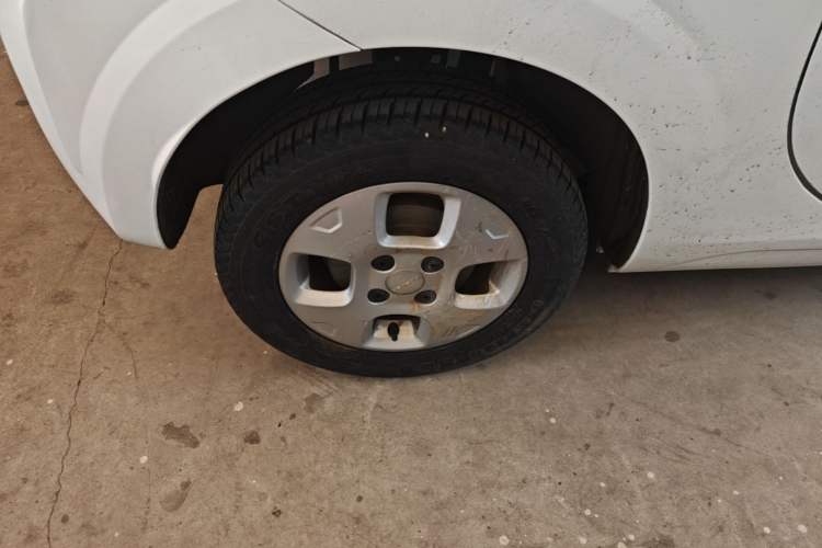 Used Roewe Clever 2021 302 km New Four-Seater Super-Efficient Version Right Rear Wheel Hub