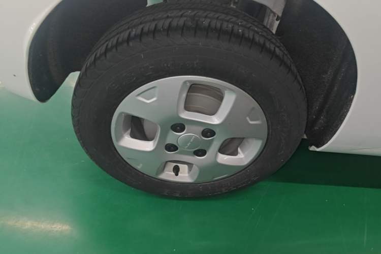 Used Roewe Clever 2021 302 km New Four-Seater Super-Efficient Version Right Rear Wheel Hub