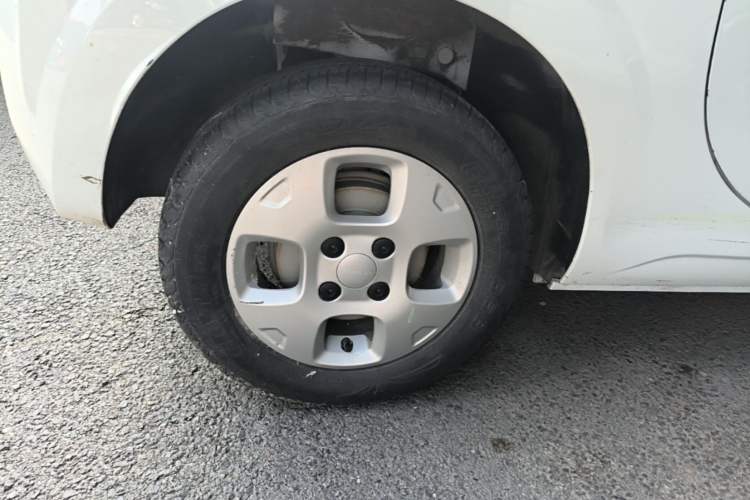 Used Roewe Clever 2021 302 km New Four-Seater Super-Efficient Version Right Rear Wheel Hub