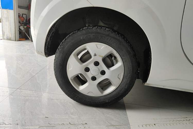 Used Roewe Clever 2021 302 km New Four-Seater Super-Efficient Version Right Rear Wheel Hub