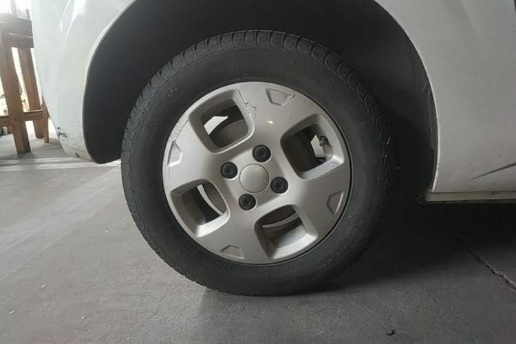 Used Roewe Clever 2021 302 km New Four-Seater Super-Efficient Version Right Rear Wheel Hub