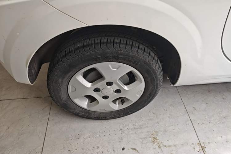 Used Roewe Clever 2021 302 km New Four-Seater Super-Efficient Version Right Rear Wheel Hub