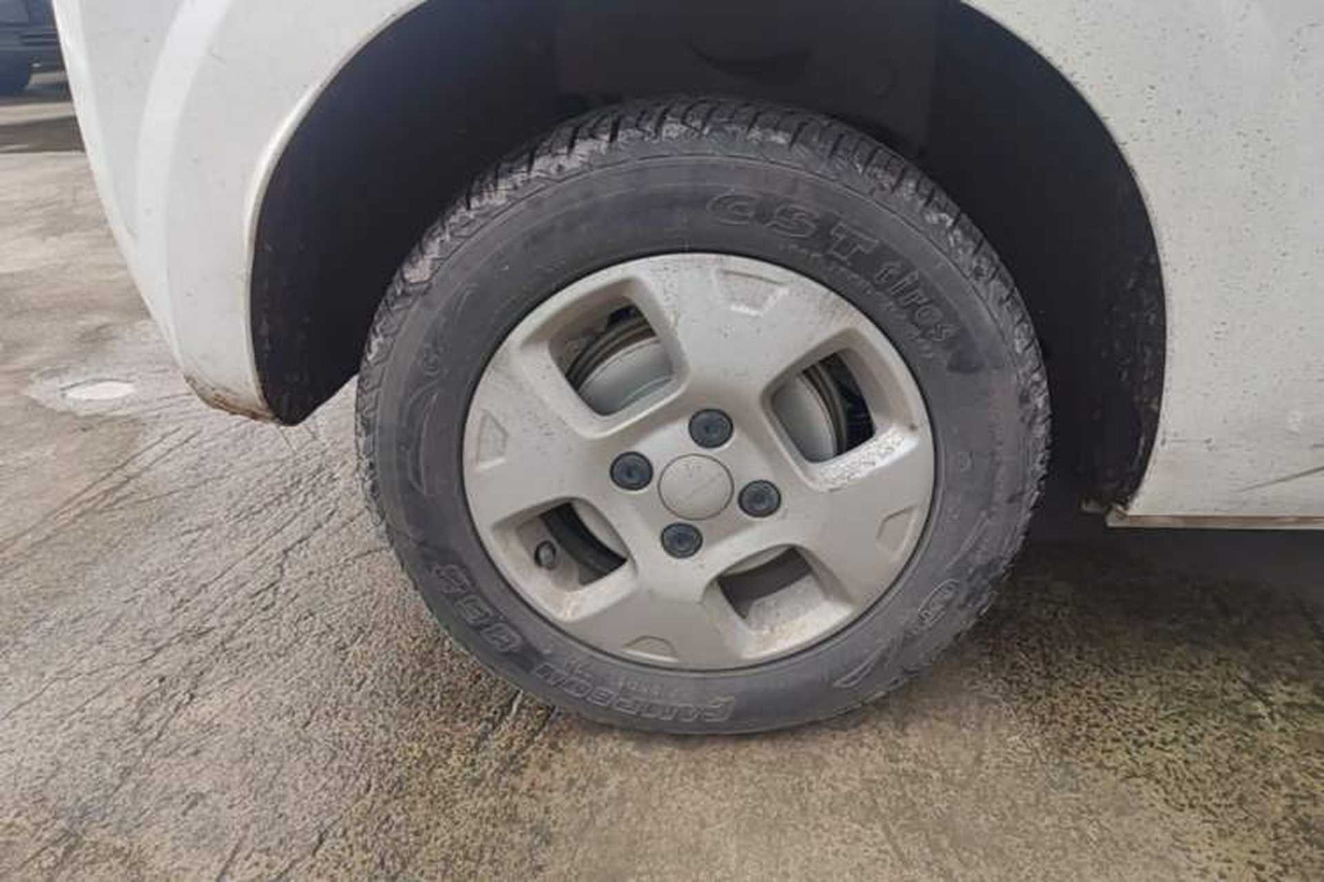 Used Roewe Clever 2021 302 km New Four-Seater Super-Efficient Version Right Rear Wheel Hub