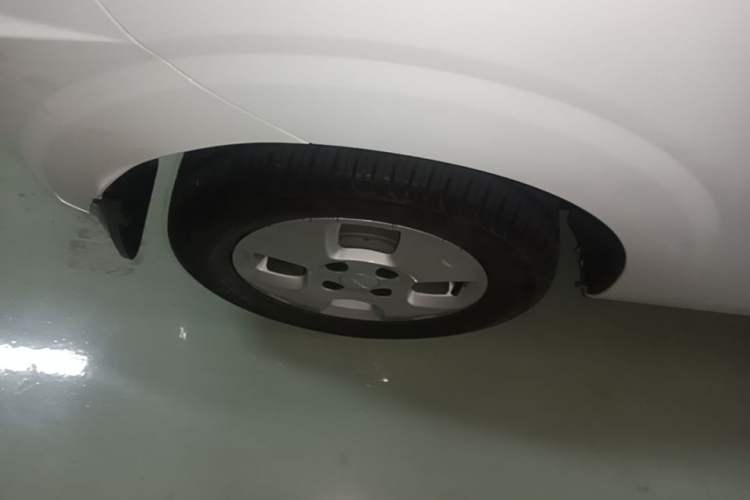 Used Roewe Clever 2021 302 km New Four-Seater Super-Efficient Version Right Rear Wheel Hub