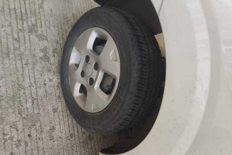 Used Roewe Clever 2021 302 km New Four-Seater Super-Efficient Version Right Rear Wheel Hub