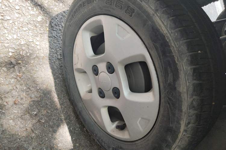 Used Roewe Clever 2021 302 km New Four-Seater Super-Efficient Version Right Rear Wheel Hub