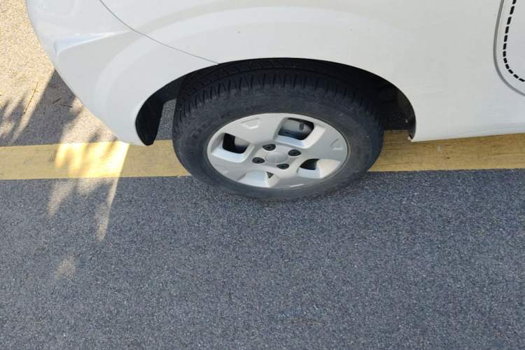Used Roewe Clever 2021 302 km New Four-Seater Super-Efficient Version Right Rear Wheel Hub
