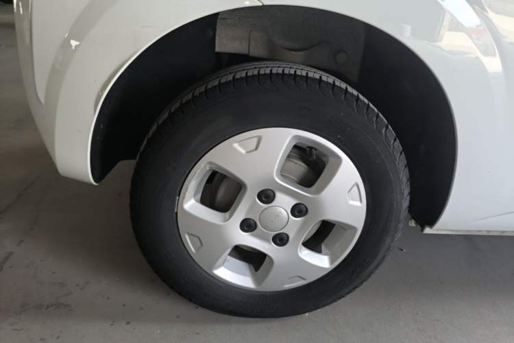 Used Roewe Clever 2021 302 km New Four-Seater Super-Efficient Version Right Rear Wheel Hub