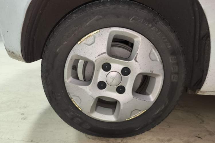 Used Roewe Clever 2021 302 km New Four-Seater Super-Efficient Version Right Rear Wheel Hub
