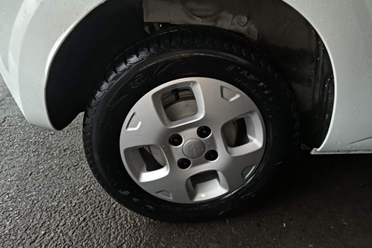 Used Roewe Clever 2021 302 km New Four-Seater Super-Efficient Version Right Rear Wheel Hub
