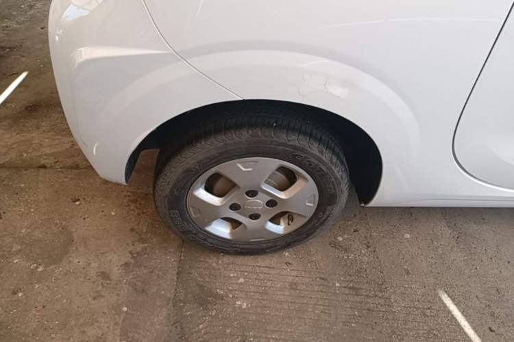 Used Roewe Clever 2021 302 km New Four-Seater Super-Efficient Version Right Rear Wheel Hub
