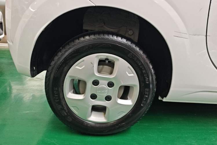 Used Roewe Clever 2021 302 km New Four-Seater Super-Efficient Version Right Rear Wheel Hub
