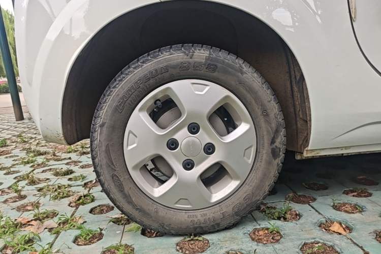 Used Roewe Clever 2021 302 km New Four-Seater Super-Efficient Version Right Rear Wheel Hub