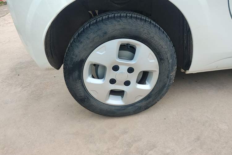 Used Roewe Clever 2021 302 km New Four-Seater Super-Efficient Version Right Rear Wheel Hub