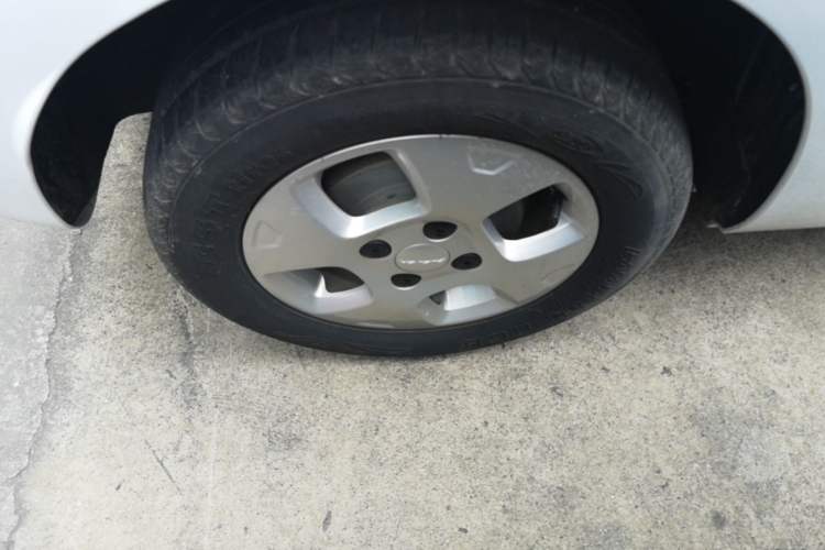 Used Roewe Clever 2021 302 km New Four-Seater Super-Efficient Version Right Rear Wheel Hub
