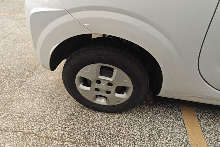 Used Roewe Clever 2021 302 km New Four-Seater Super-Efficient Version Right Rear Wheel Hub