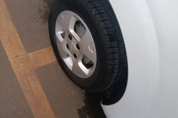 Used Roewe Clever 2021 302 km New Four-Seater Super-Efficient Version Right Rear Wheel Hub