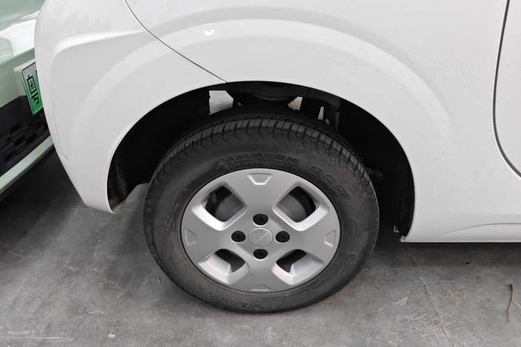 Used Roewe Clever 2021 302 km New Four-Seater Super-Efficient Version Right Rear Wheel Hub