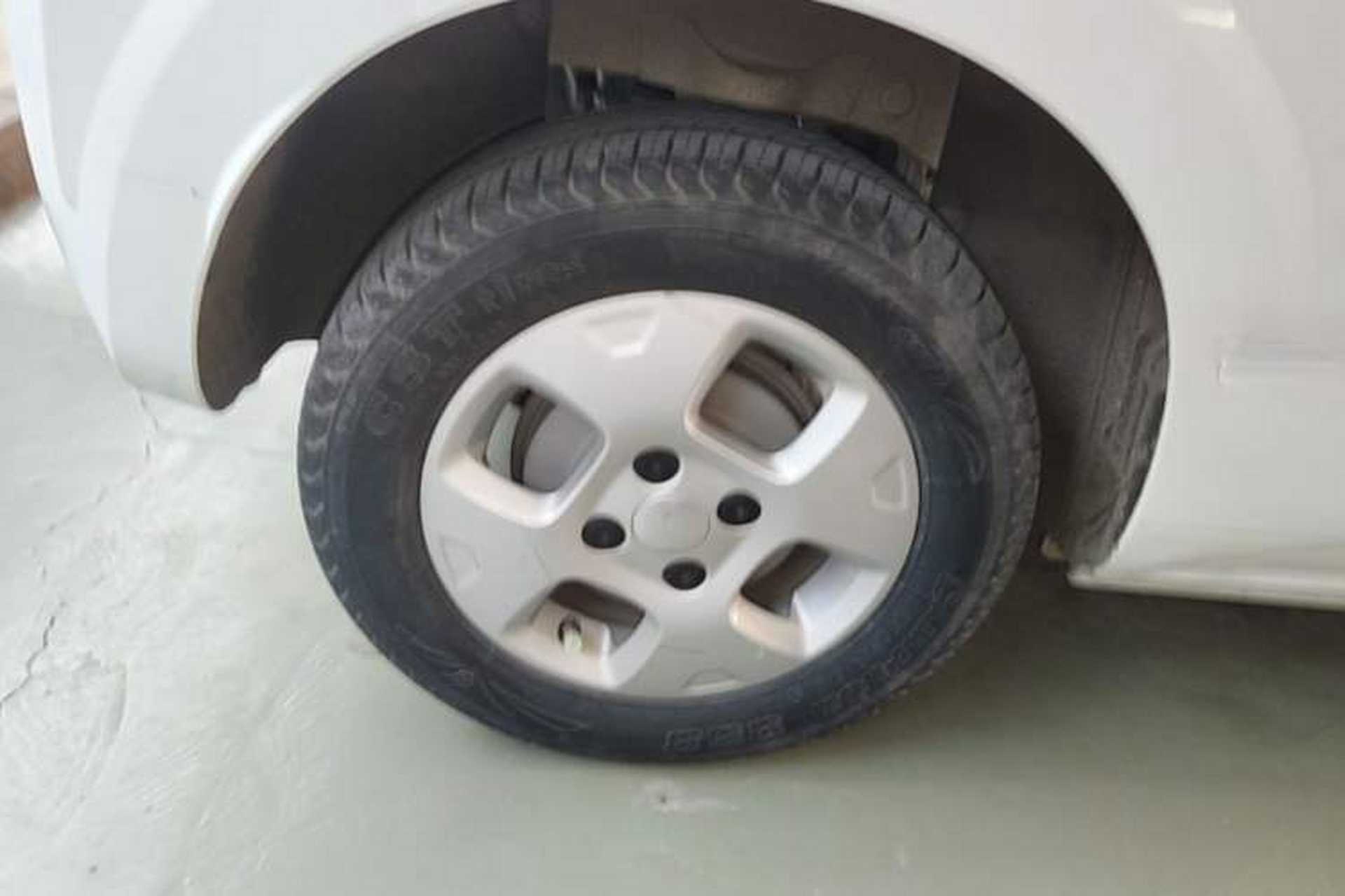 Used Roewe Clever 2021 302 km New Four-Seater Super-Efficient Version Right Rear Wheel Hub